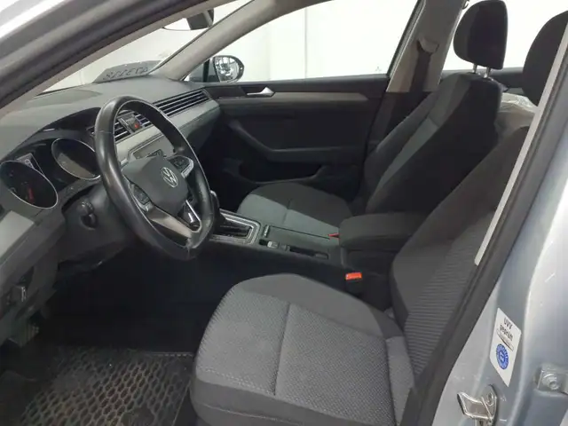 Volkswagen Passat view 7