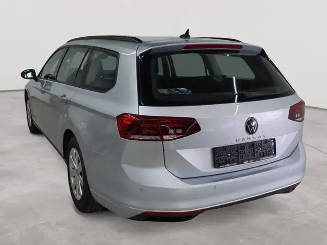 Volkswagen Passat view 5