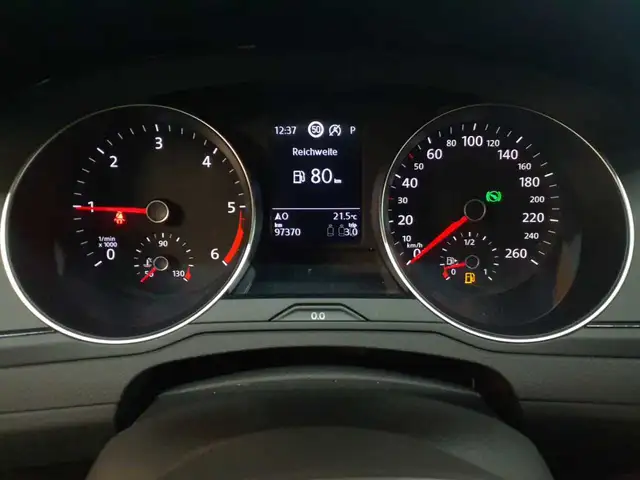 Volkswagen Passat view 11