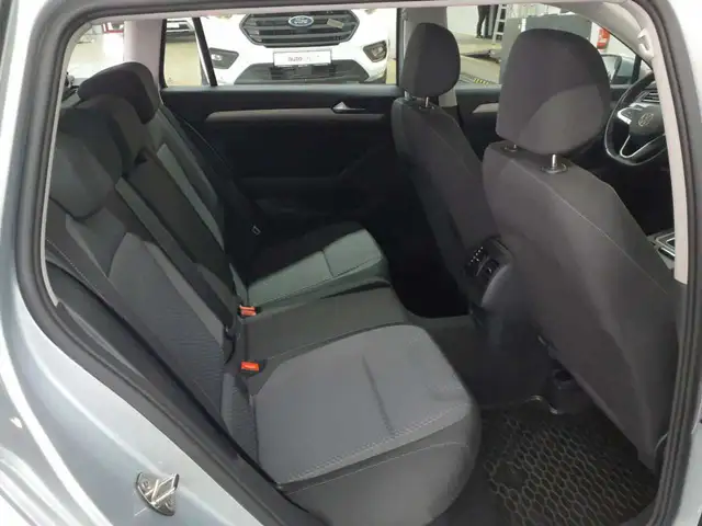Volkswagen Passat view 14