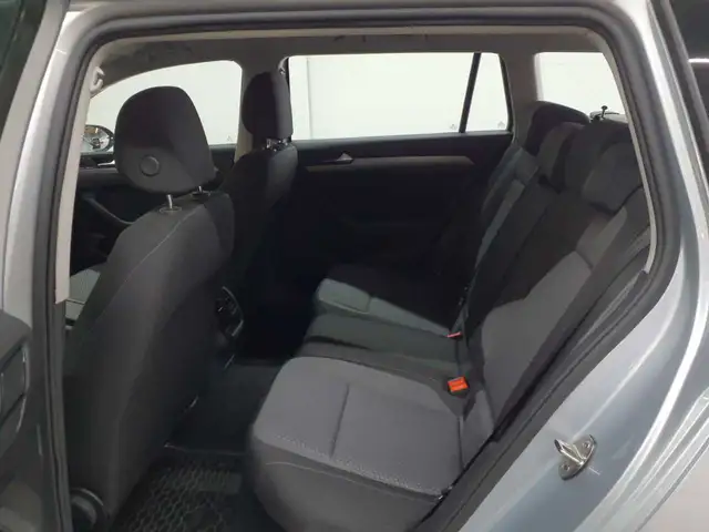 Volkswagen Passat view 13
