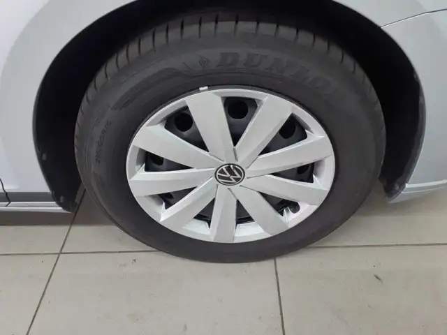 Volkswagen Passat view 16