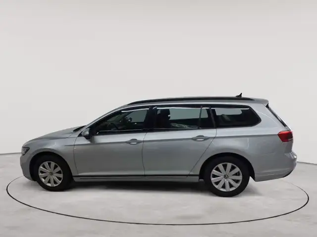 Volkswagen Passat view 6