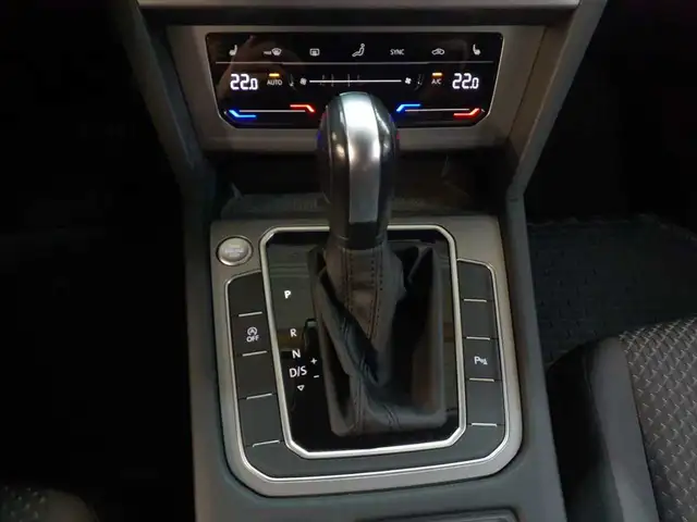 Volkswagen Passat view 10