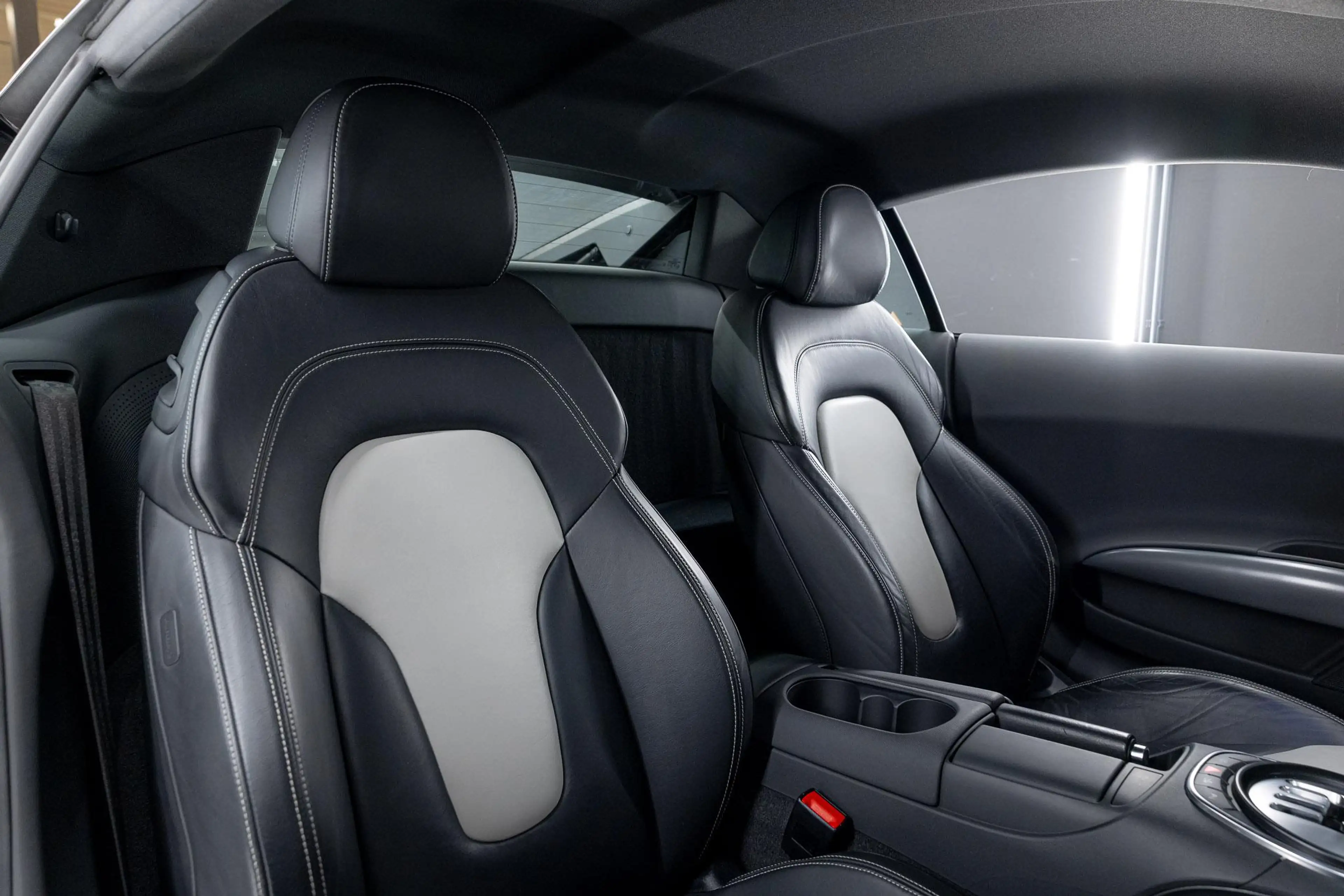 Audi R8 4.2 V8 FSI Manual | Carbon | FulL History | — photo 4