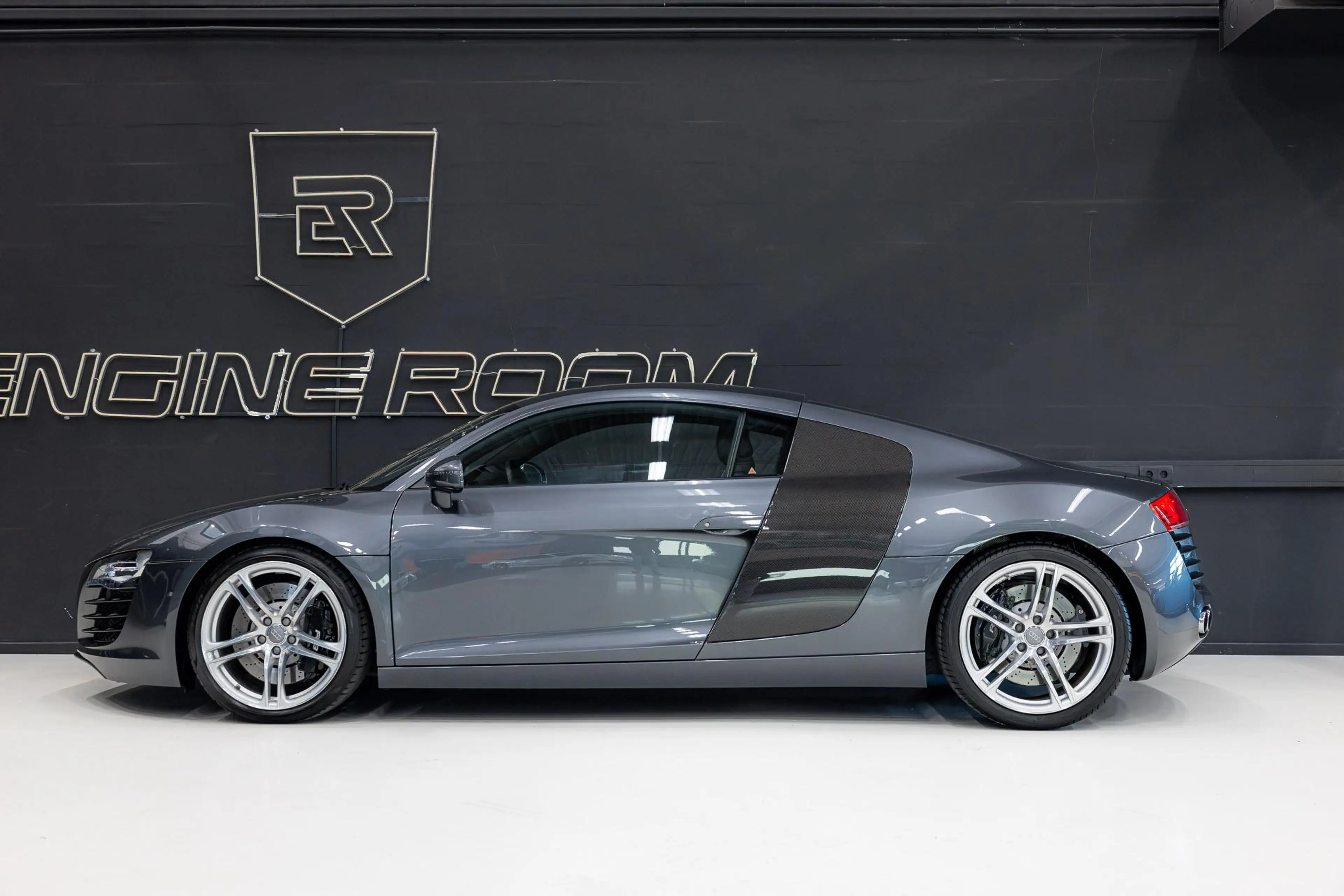 Audi R8 4.2 V8 FSI Manual | Carbon | FulL History | — photo 11