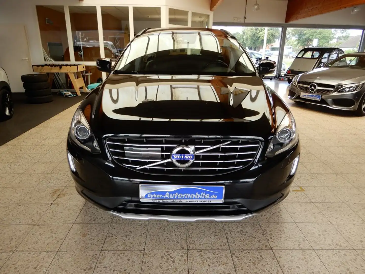 Volvo XC60 D4 Geartronic Momentum Leder , AHK , Navi , Noir - 2
