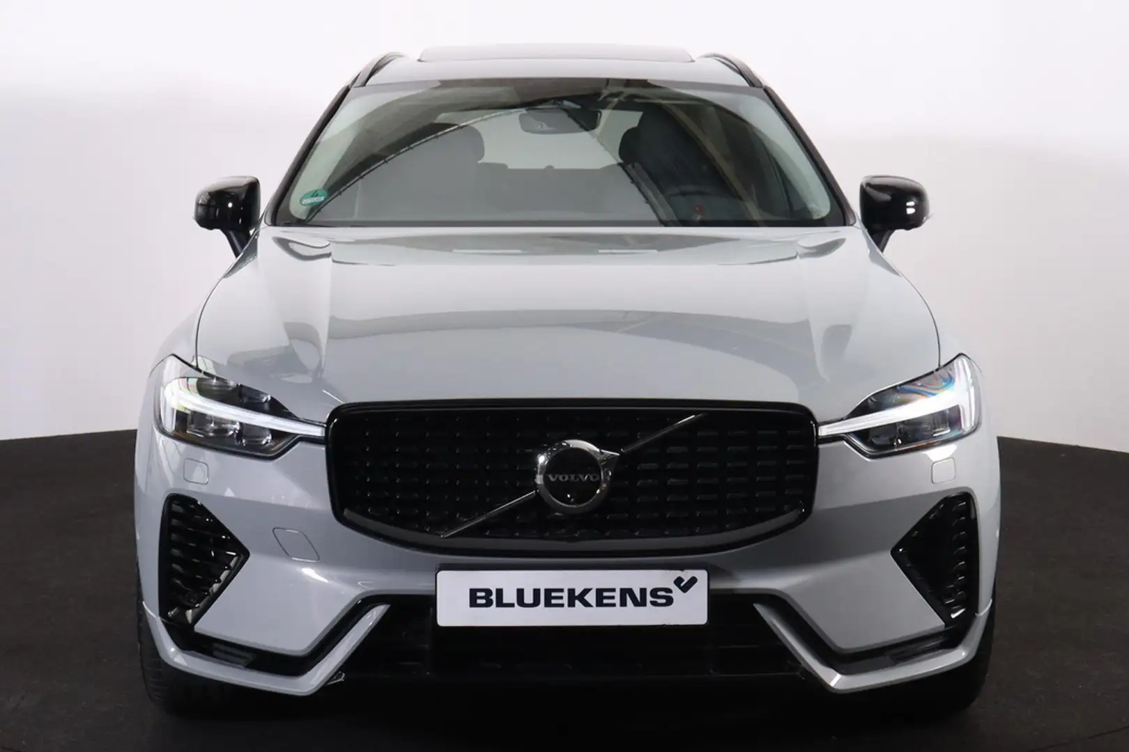Volvo XC60 T8 Recharge AWD Plus Dark - LONG RANGE - Luchtveri Grijs - 2