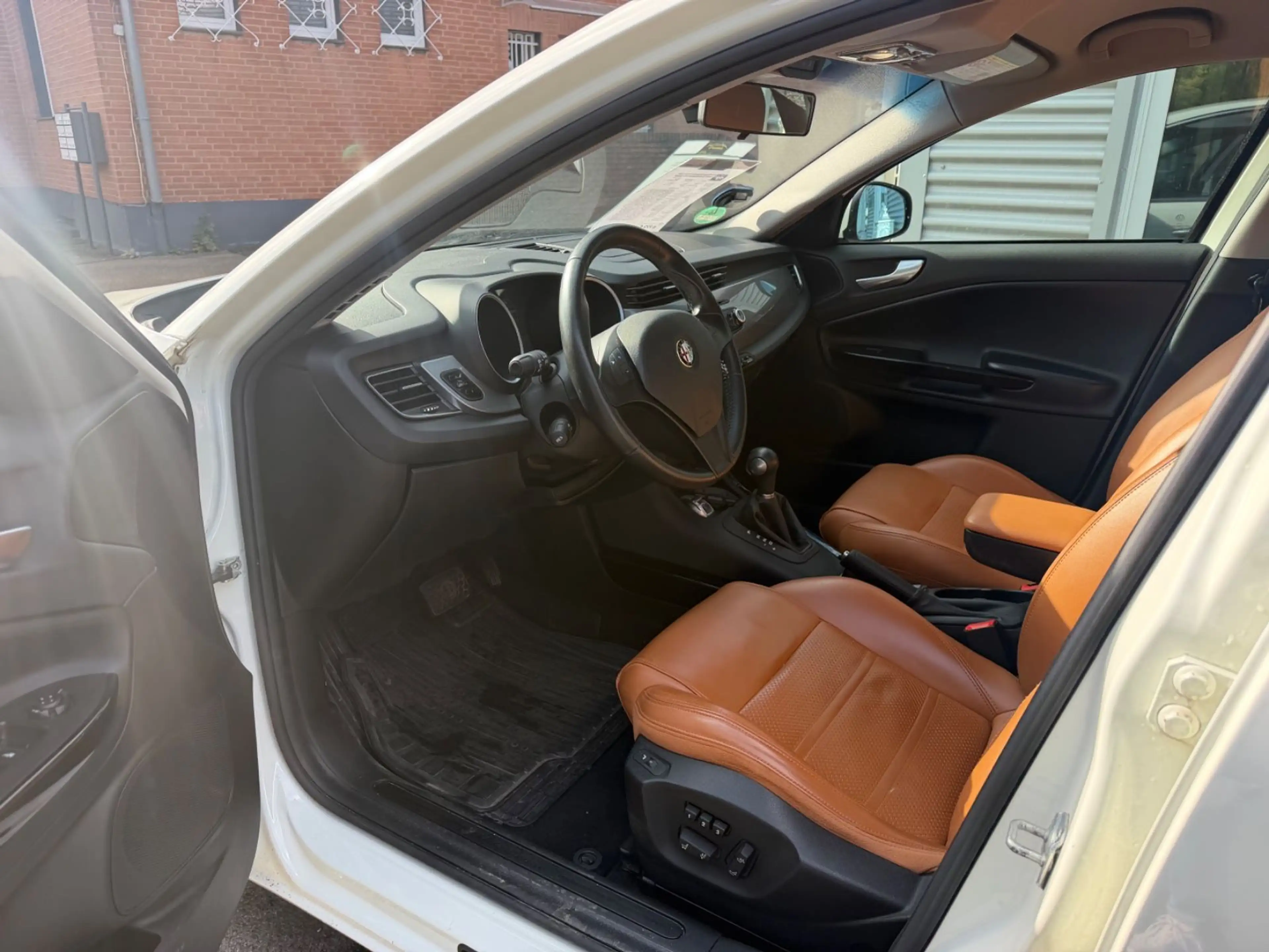 Alfa Romeo Giulietta Turismo AUTOMATIK+EINPARKHILFE+LEDER — photo 15