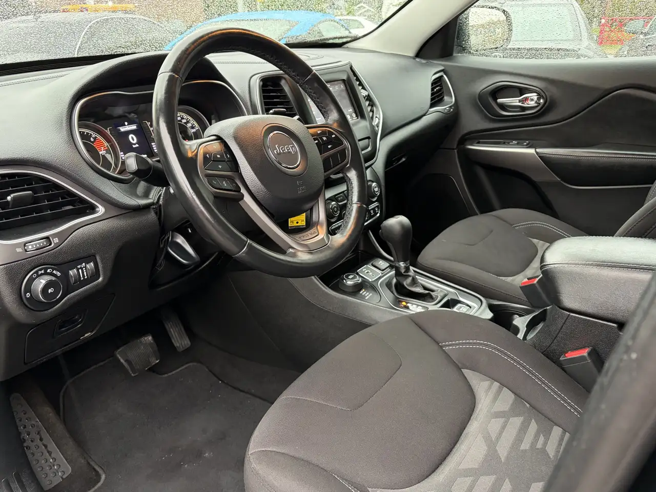 Jeep Cherokee снимка Jeep Cherokee