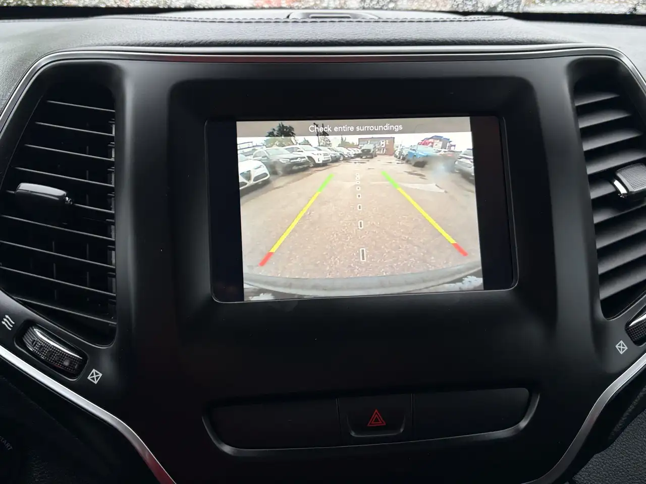 Jeep Cherokee снимка Jeep Cherokee