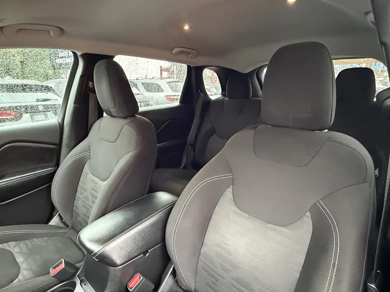 Jeep Cherokee снимка Jeep Cherokee