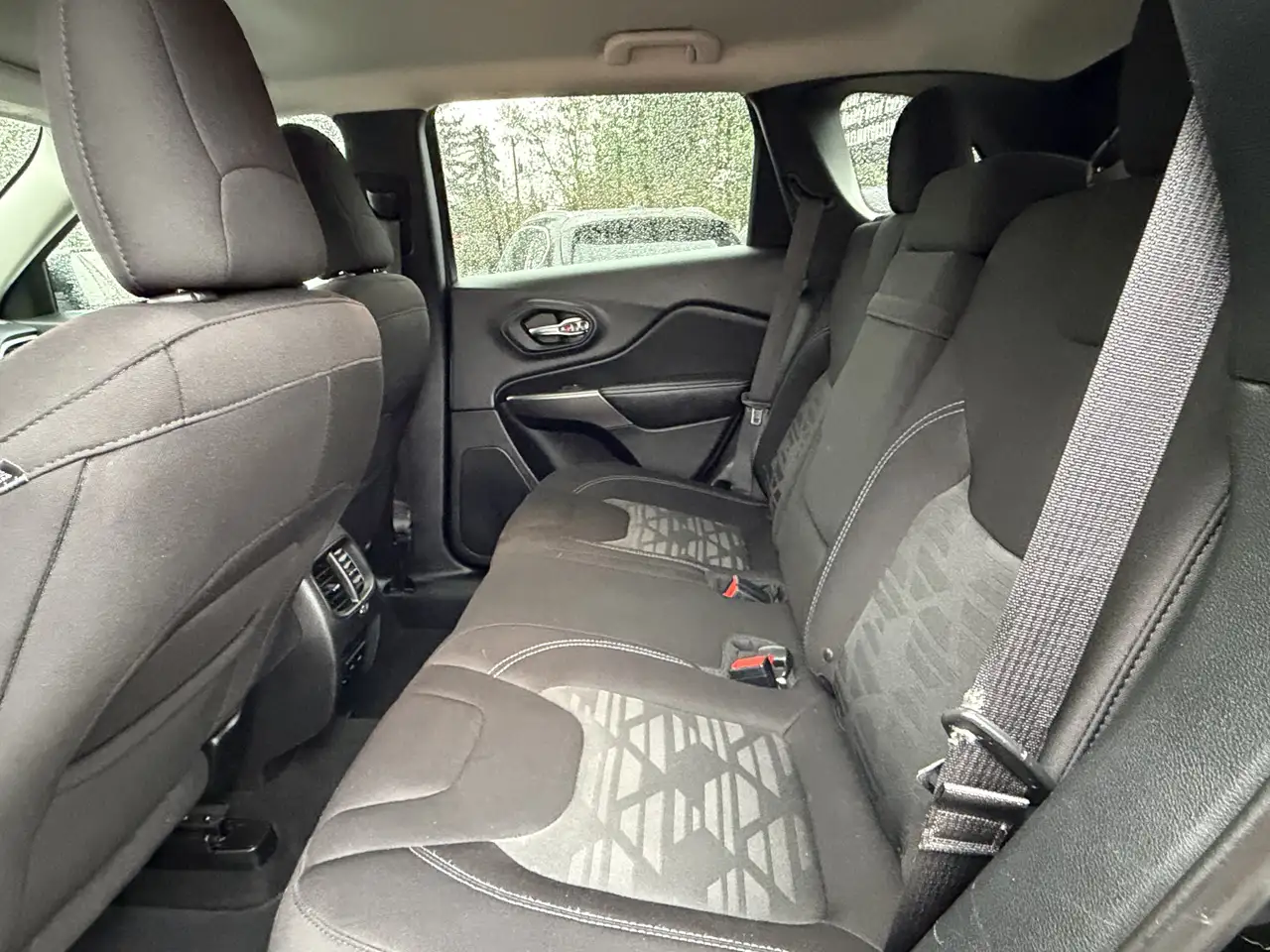 Jeep Cherokee снимка Jeep Cherokee