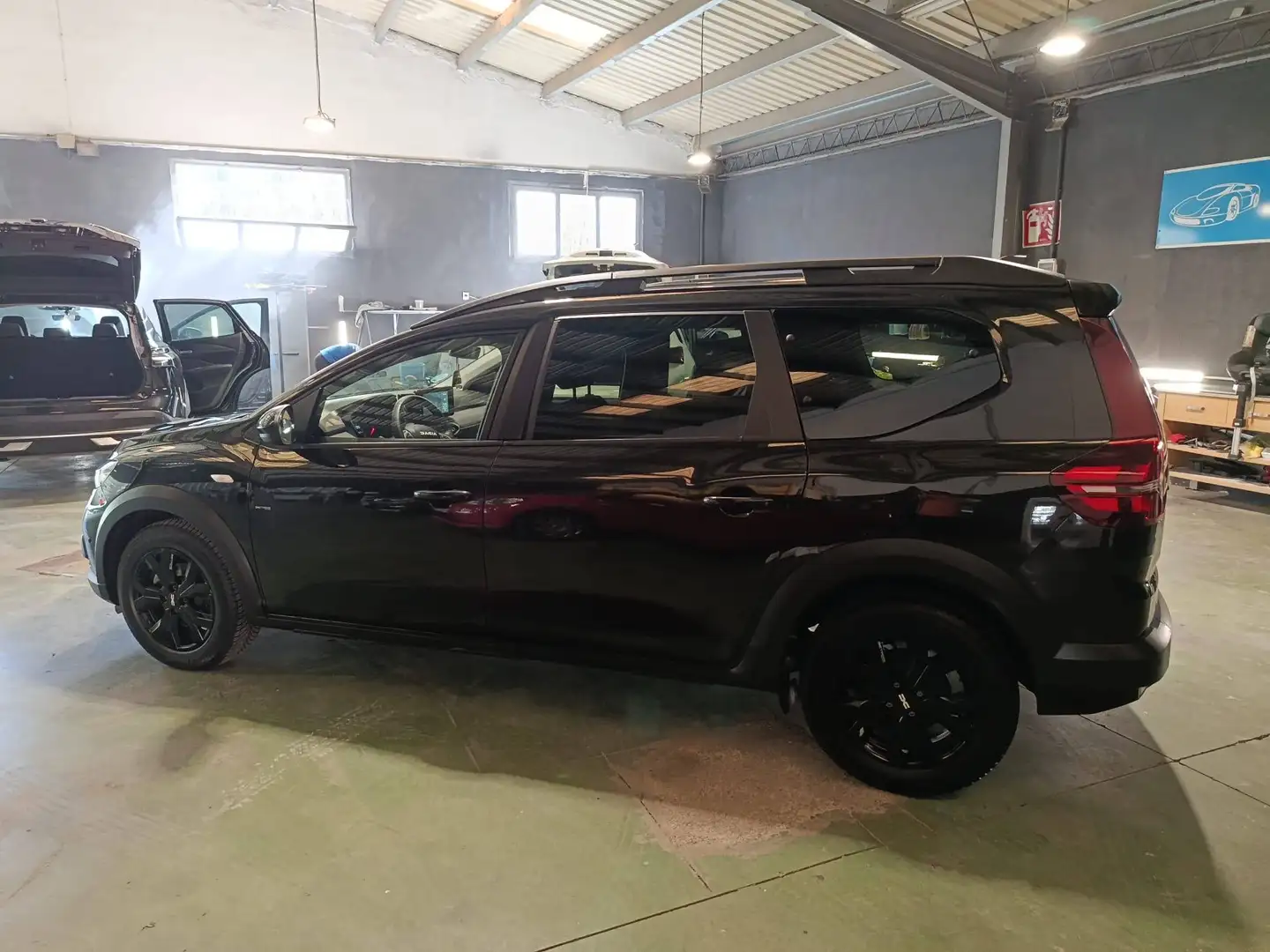 Dacia Jogger Jogger 1.0 ECO-G Extreme Go EDICIÓN LIMITADA 74kW 7pl. Extreme Go Negro - 2