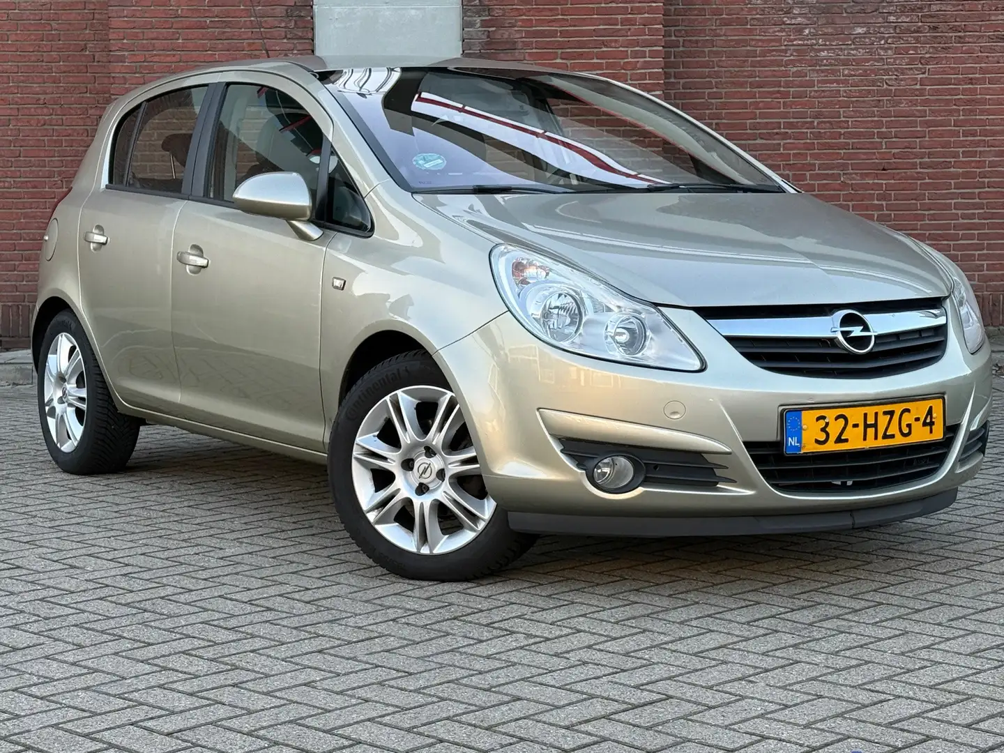 Opel Corsa 1.4-16V Cosmo|5DRS|FULL-AUTOMAAT|GOED-ONDERHOUDEN Beige - 1