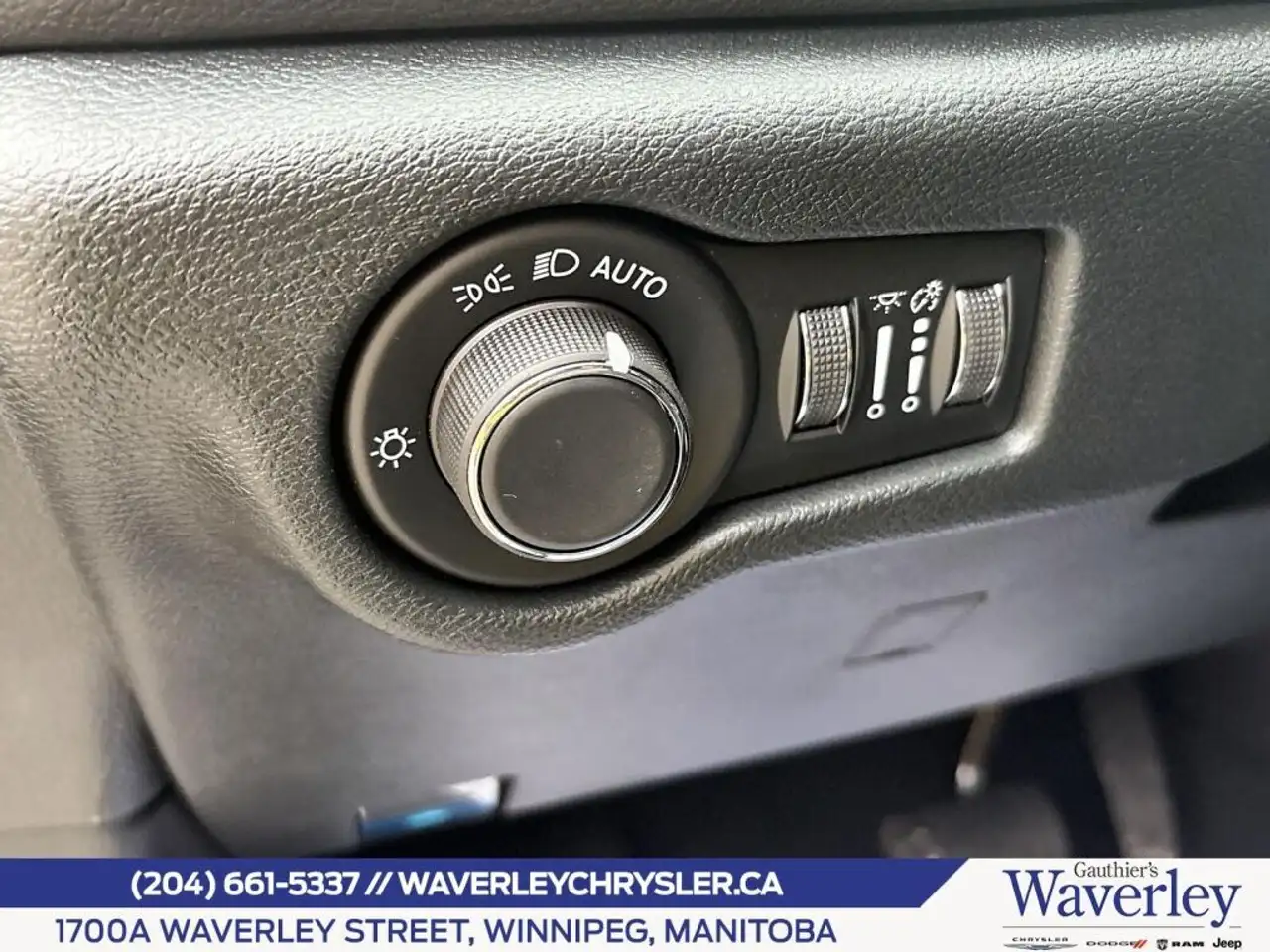 Chrysler Grand Caravan снимка Chrysler Grand Caravan