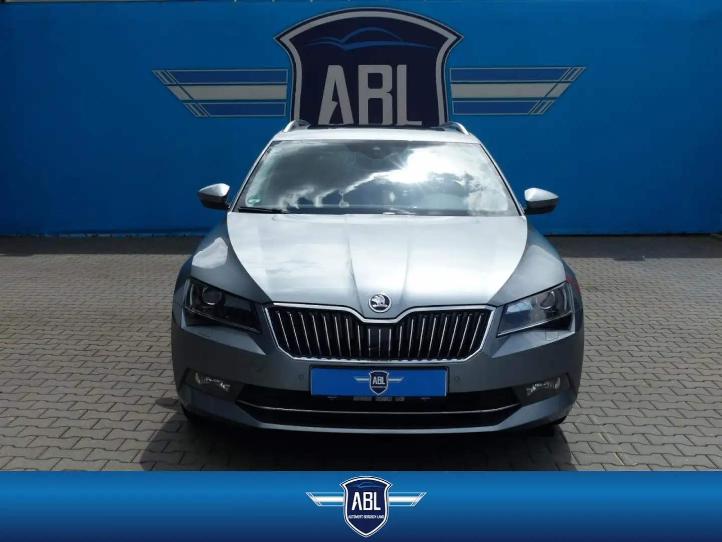 Skoda Superb Combi Style.AUTOM.BiXENON.NAVI.ACC.PANO Klima Šedá - 1