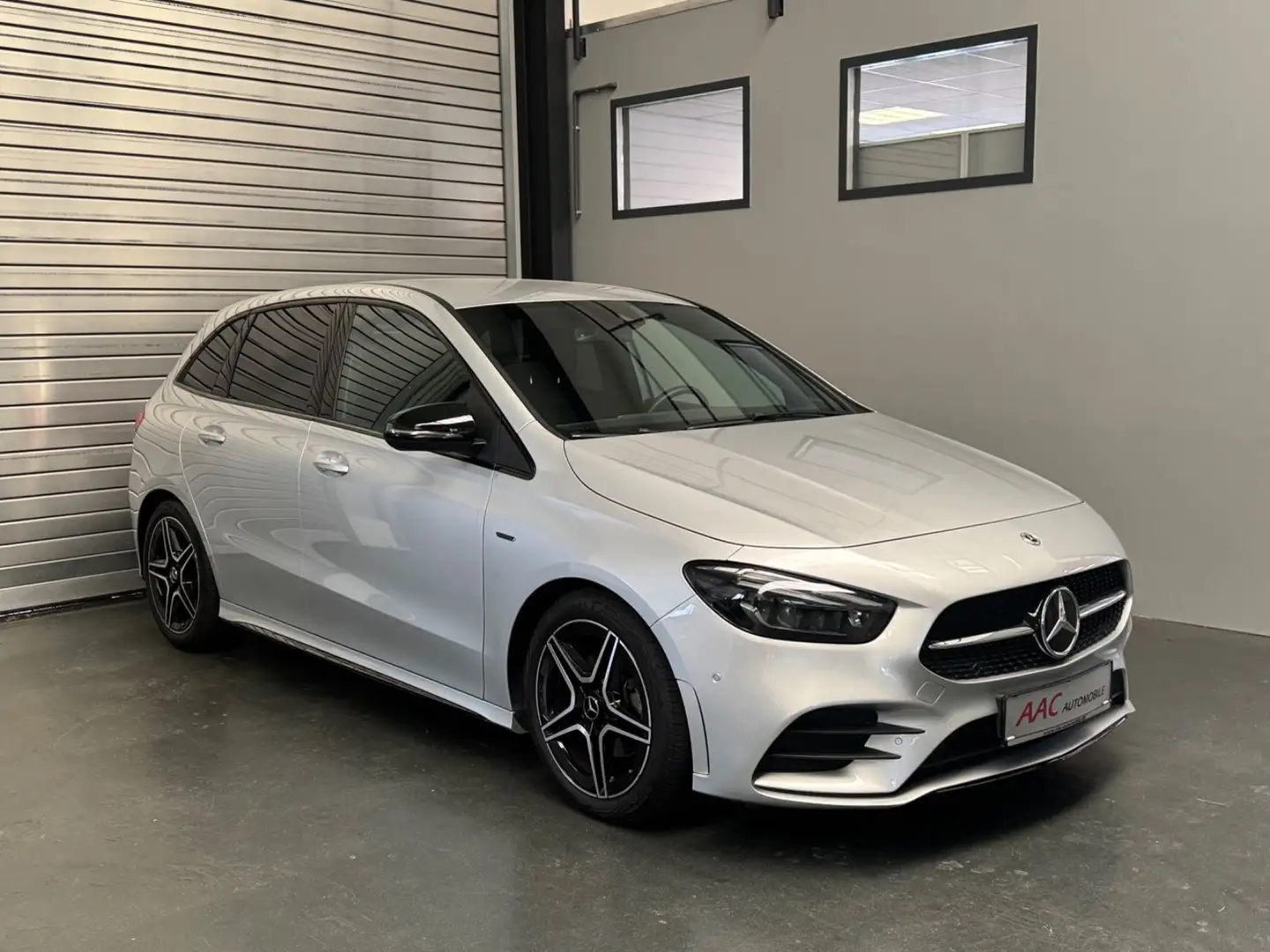 Mercedes-Benz B 200 Edition AMG Line/Navi/Cam/Carplay Silber - 1