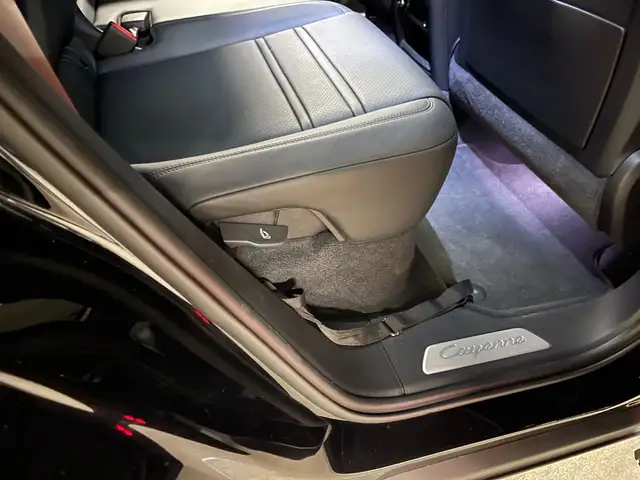 Porsche Cayenne view 15