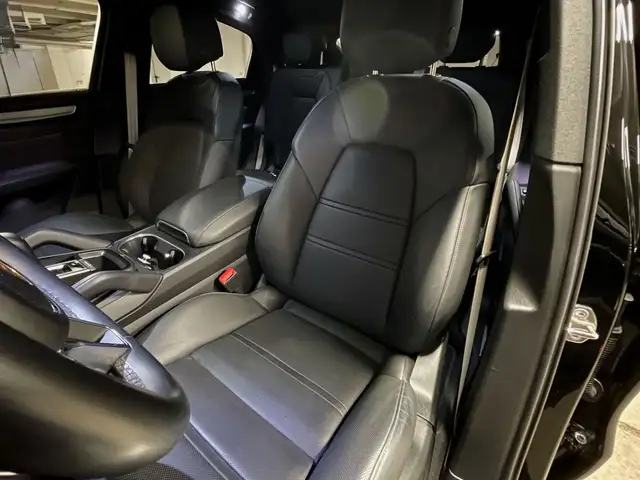 Porsche Cayenne view 13