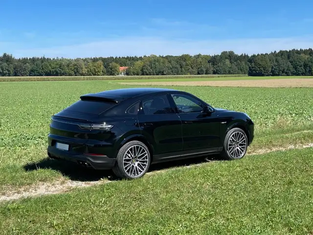 Porsche Cayenne view 6