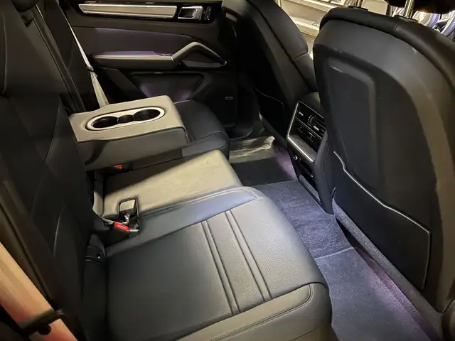 Porsche Cayenne view 14