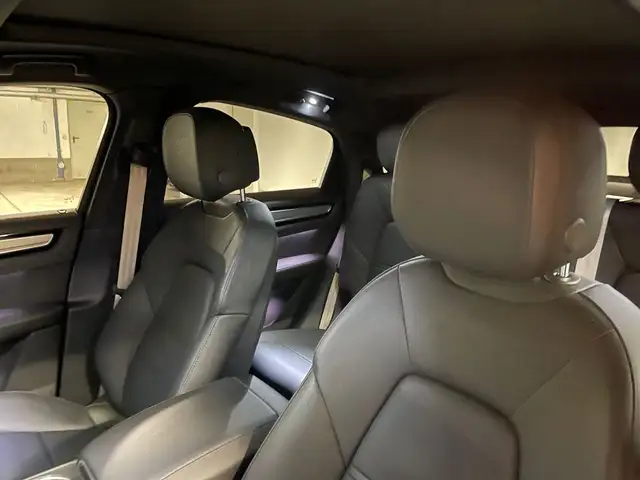 Porsche Cayenne view 11