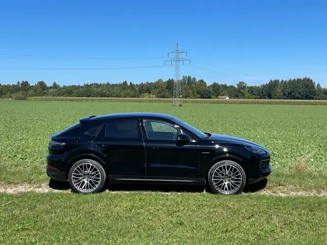 Porsche Cayenne view 4