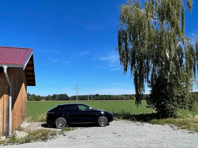 Porsche Cayenne view 9
