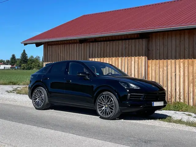 Porsche Cayenne view 2