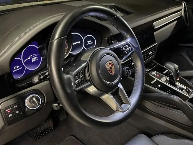 Porsche Cayenne view 10