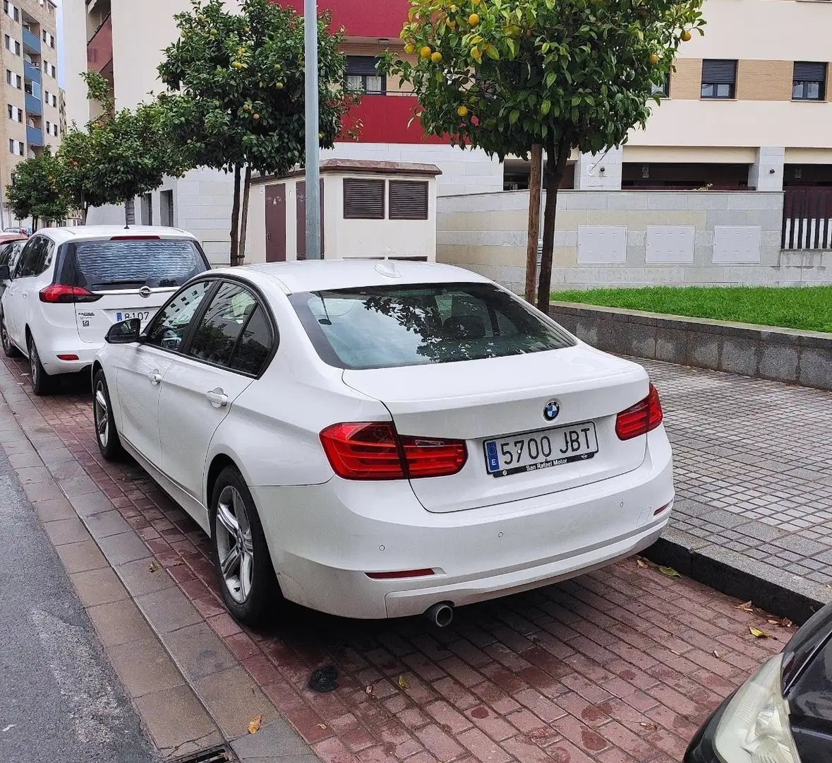 BMW 318 318dA Essential Plus Edition - 1