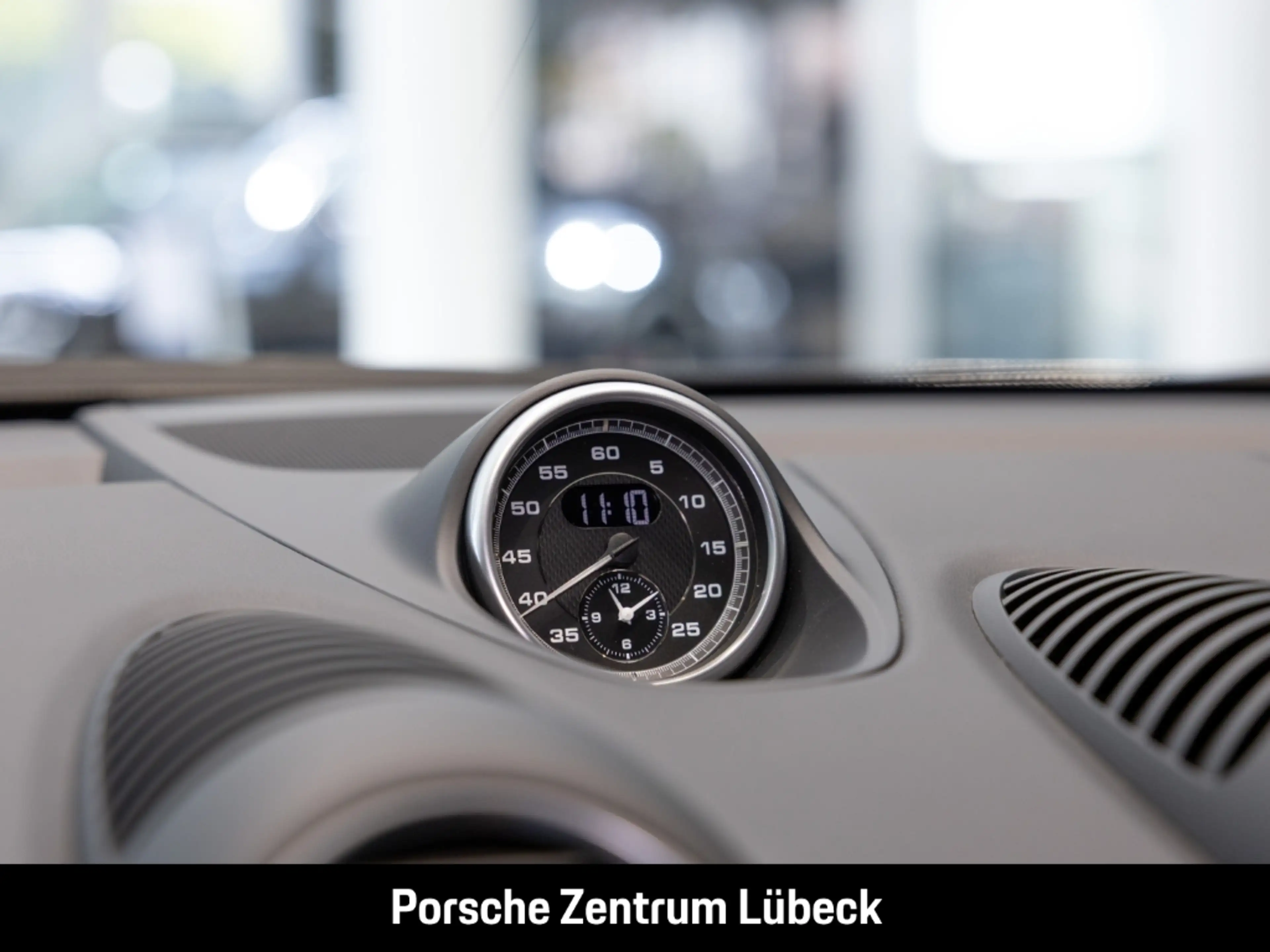 Porsche 718 Spyder — photo 10