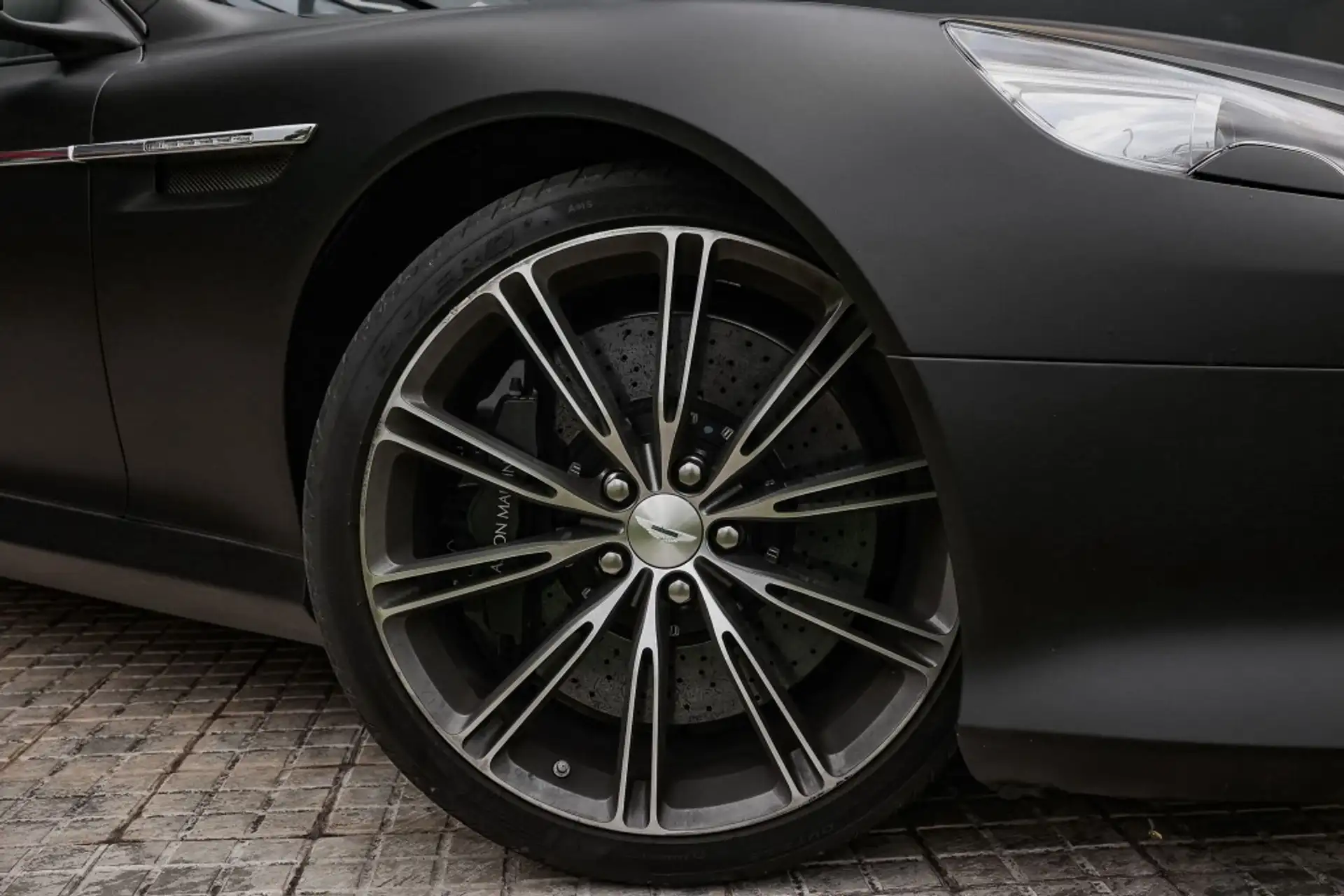 애스턴마틴 DB9 Volante 2013 건메탈 사진 2
