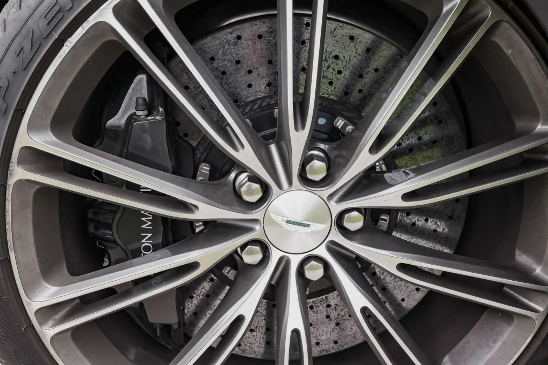 애스턴마틴 DB9 Volante 2013 건메탈 사진 3
