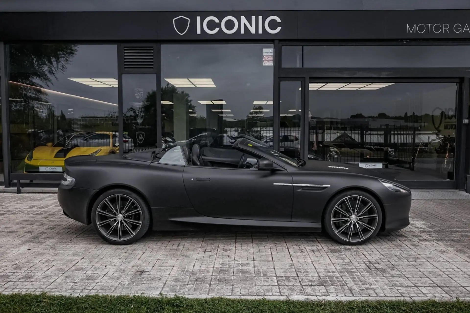 애스턴마틴 DB9 Volante 2013 건메탈 사진 7