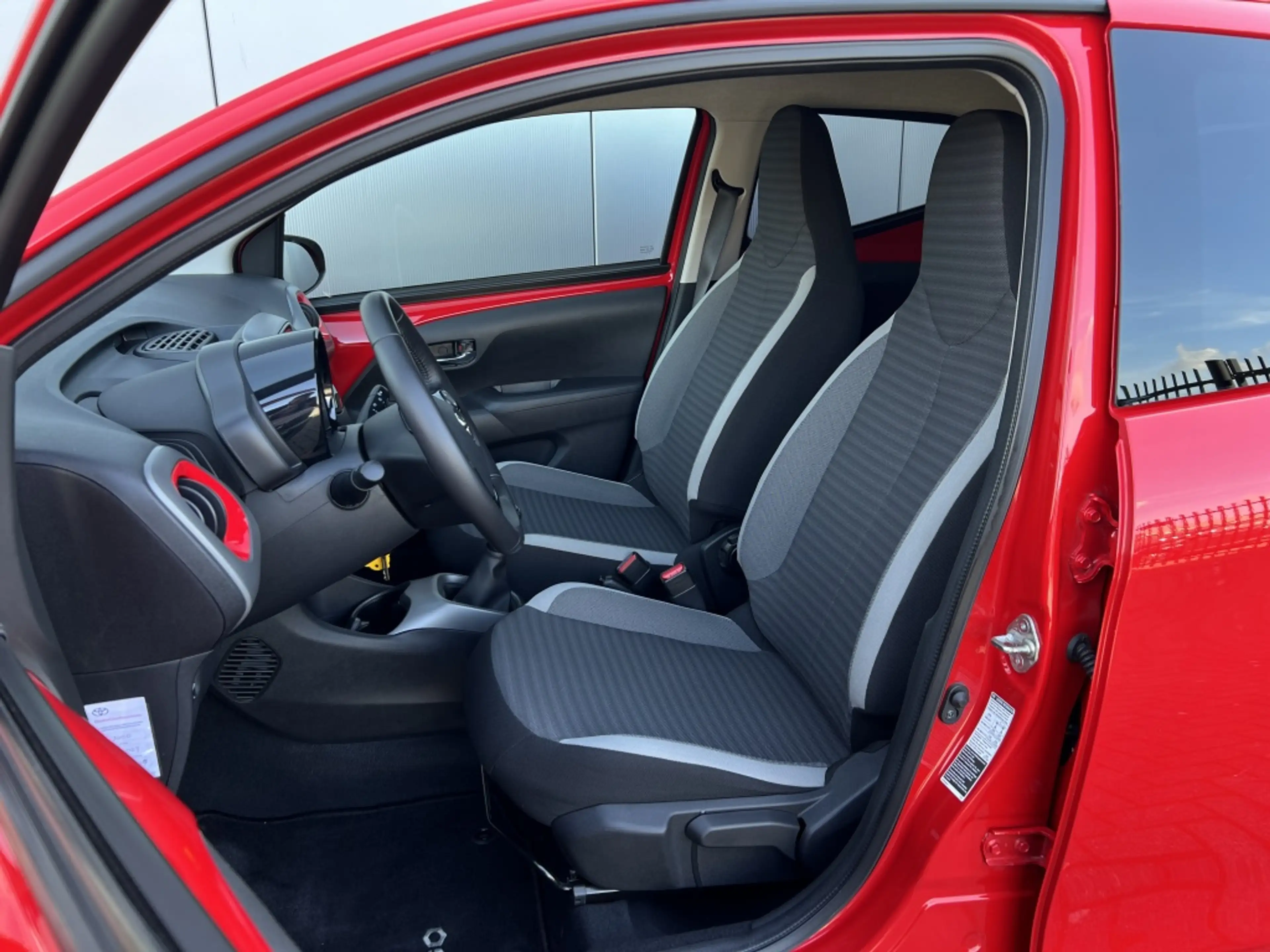 Toyota Aygo 1.0 VVT-i x-joy — photo 8