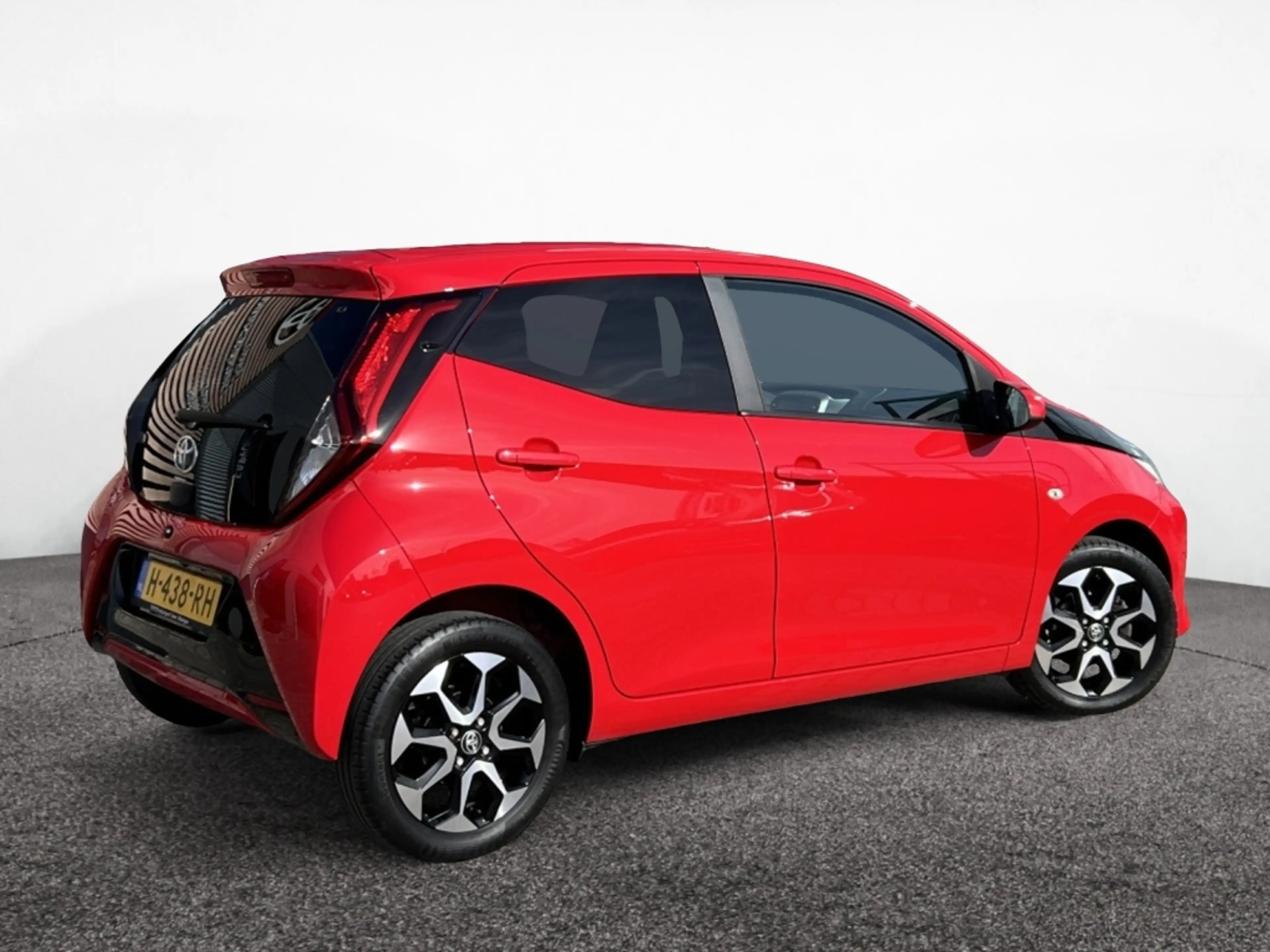 Toyota Aygo 1.0 VVT-i x-joy — photo 2