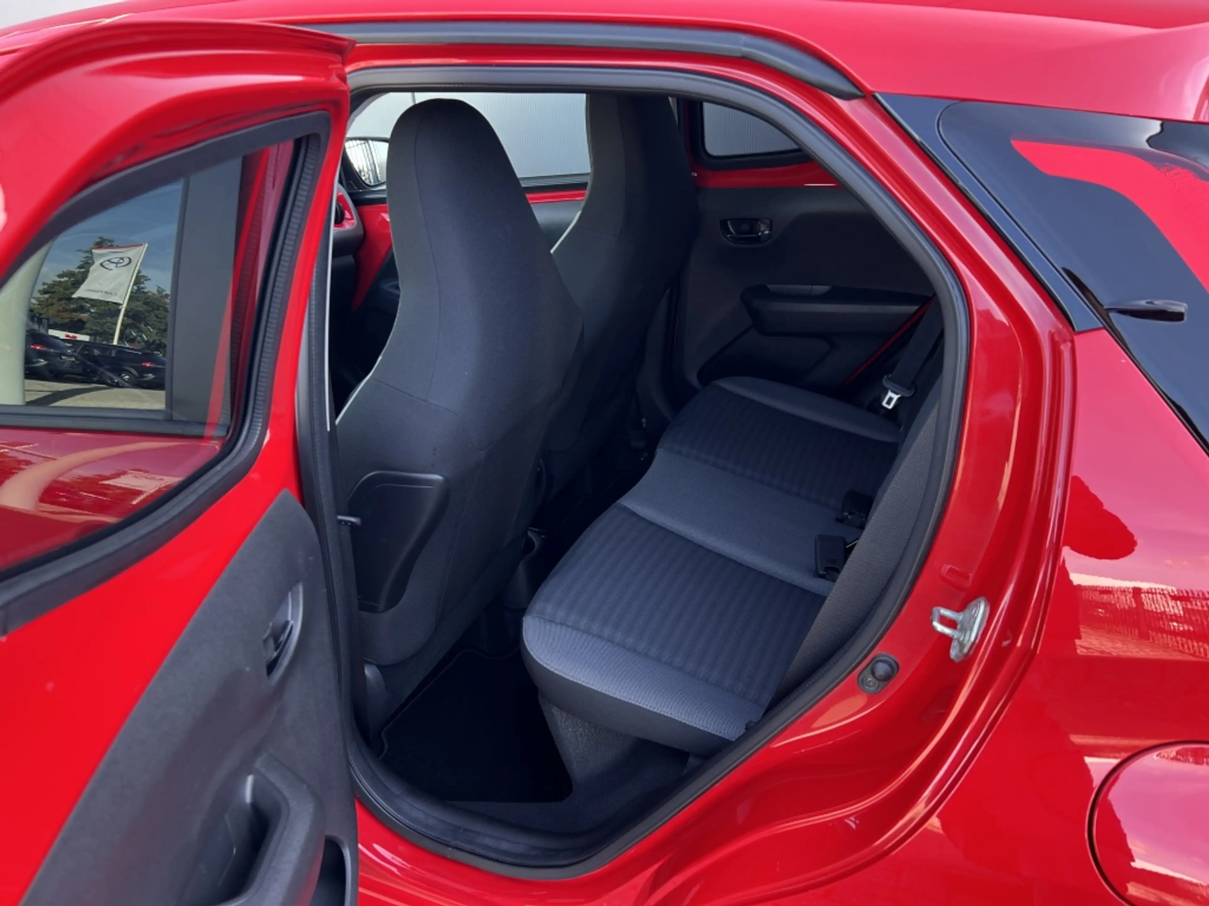 Toyota Aygo 1.0 VVT-i x-joy — photo 5