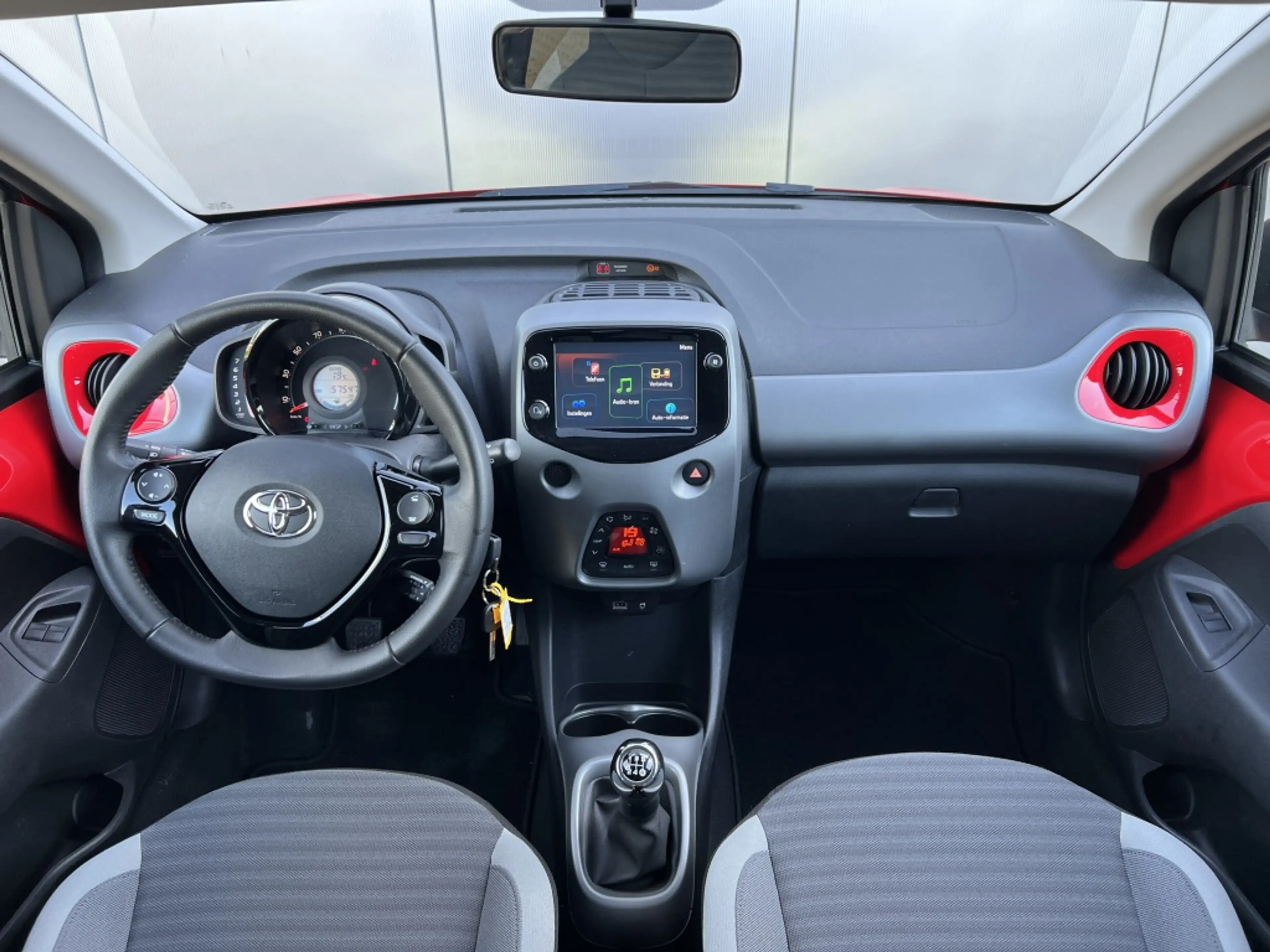 Toyota Aygo 1.0 VVT-i x-joy — photo 3