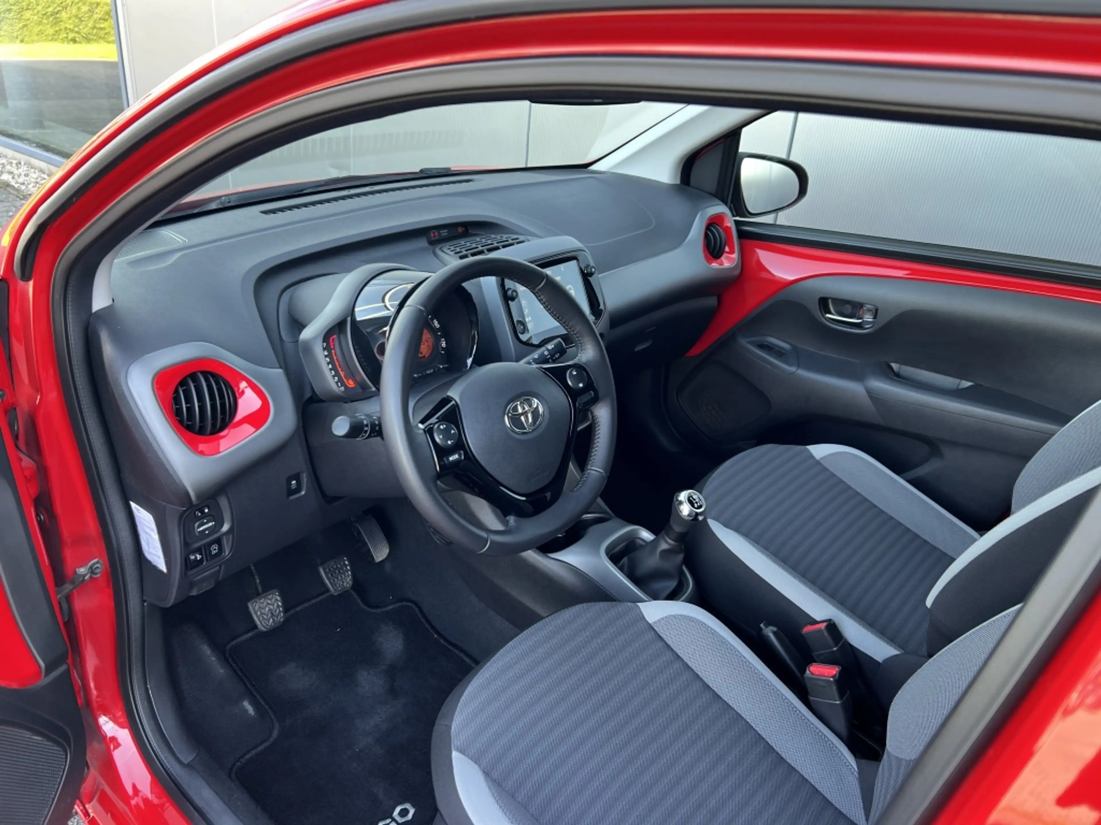 Toyota Aygo 1.0 VVT-i x-joy — photo 6