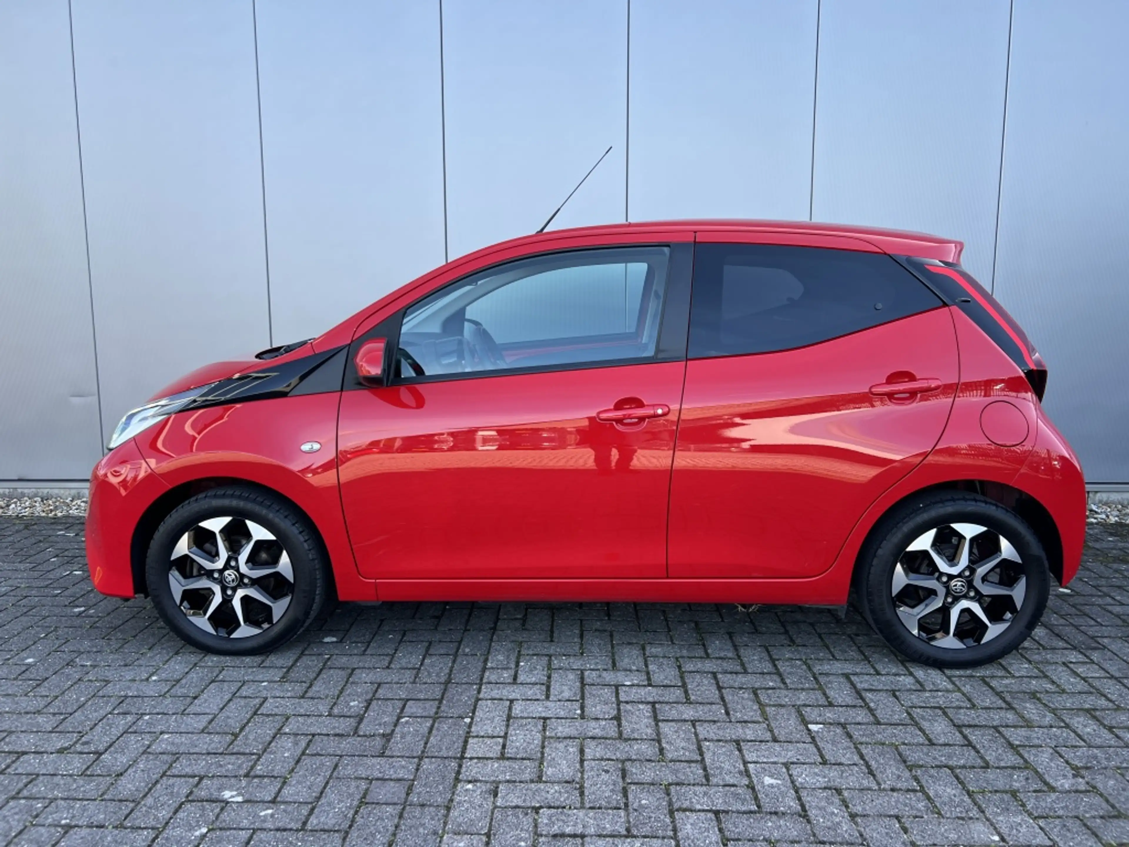 Toyota Aygo 1.0 VVT-i x-joy — photo 18