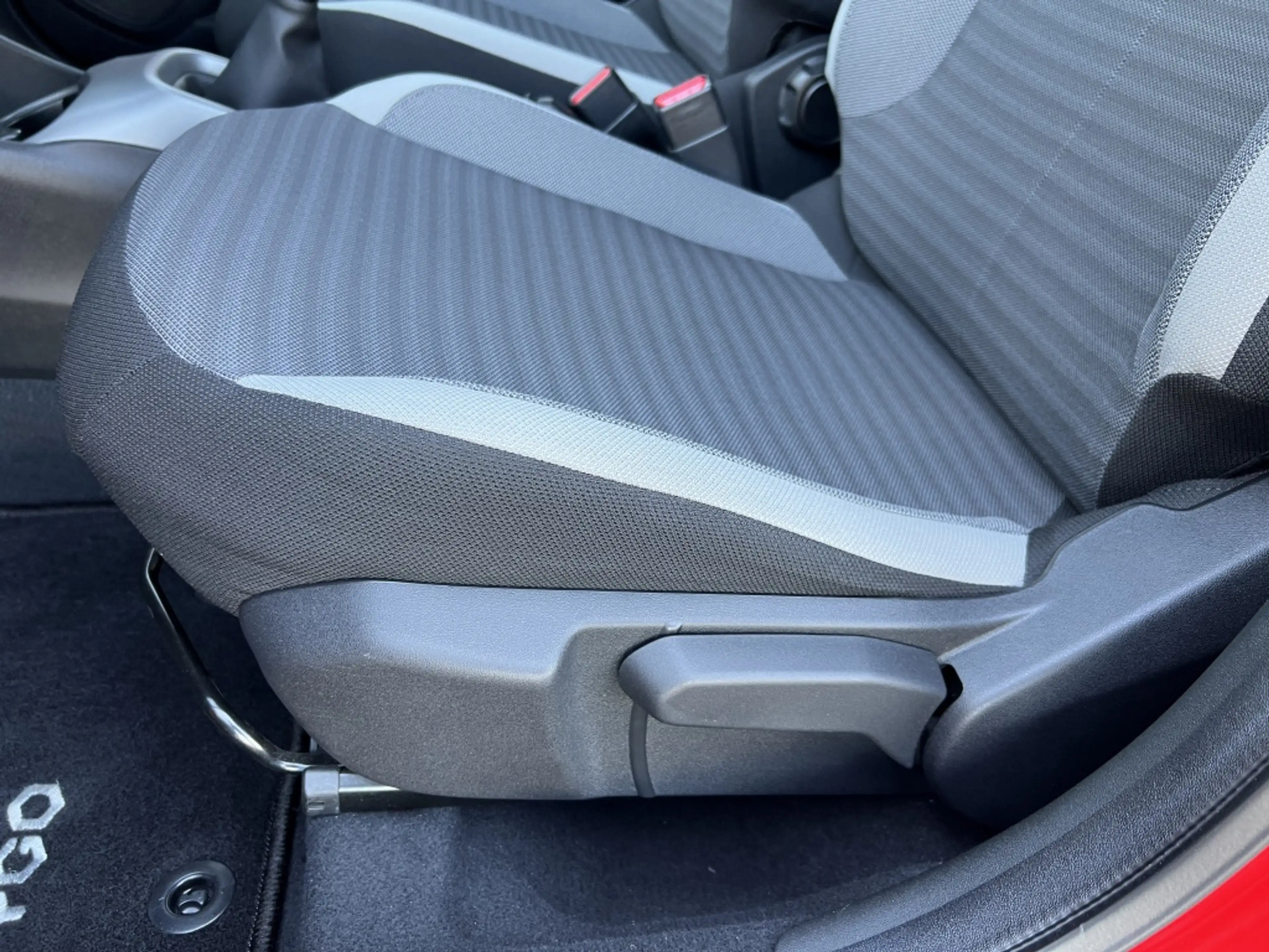 Toyota Aygo 1.0 VVT-i x-joy — photo 9