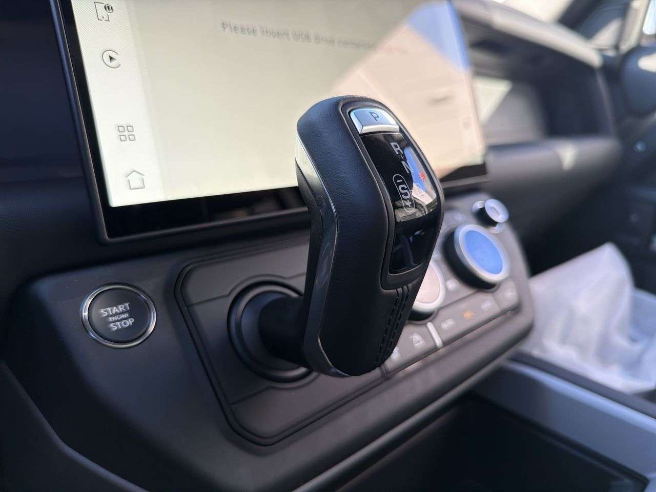 2026 Land Rover Defender 110 P400 X thumb 17