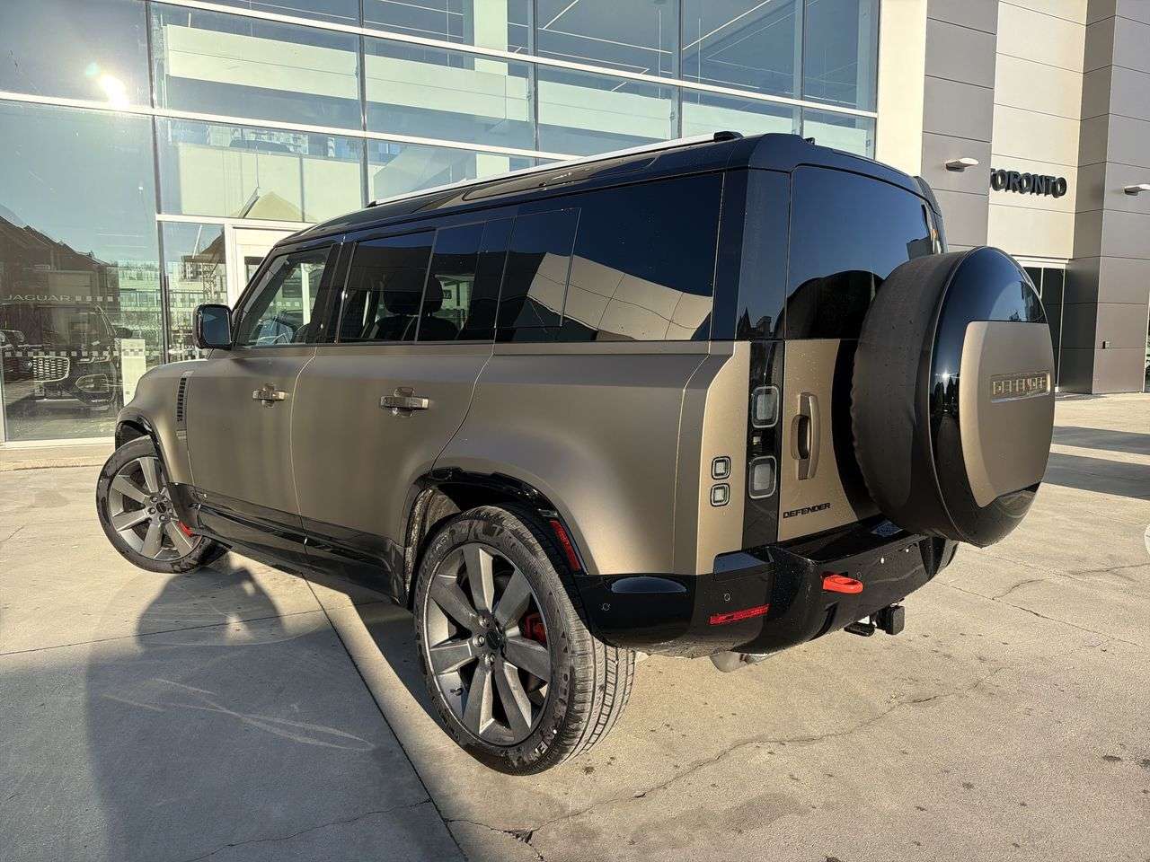 2026 Land Rover Defender 110 P400 X thumb 6