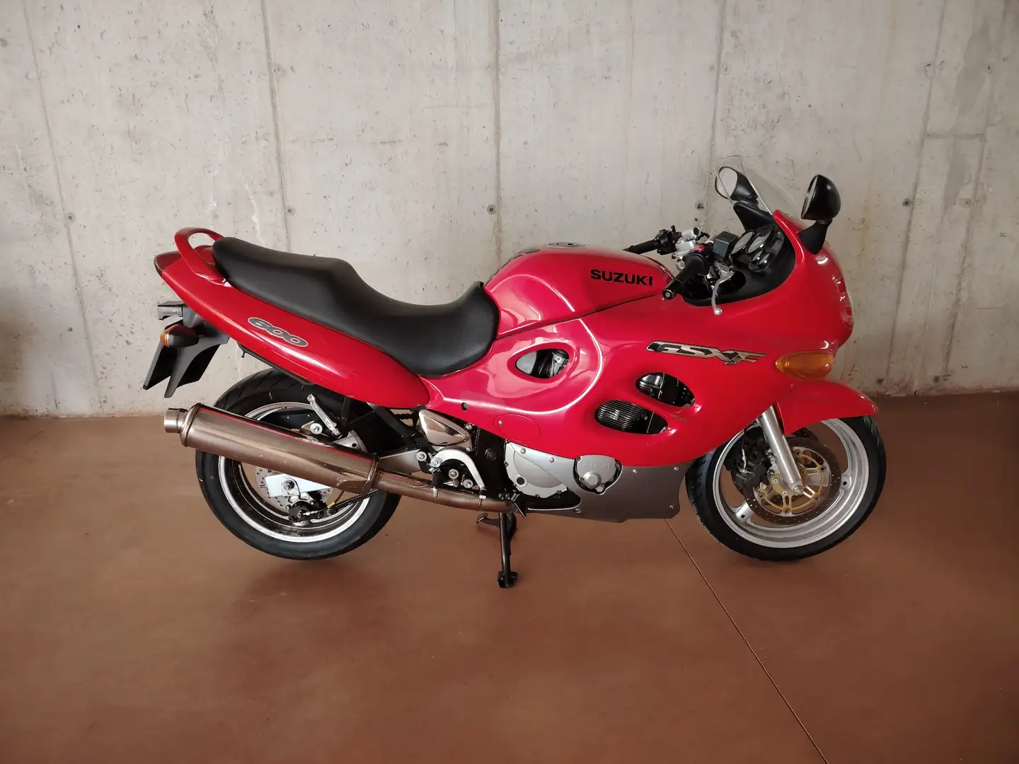 Suzuki GSX 600 Rosso - 2
