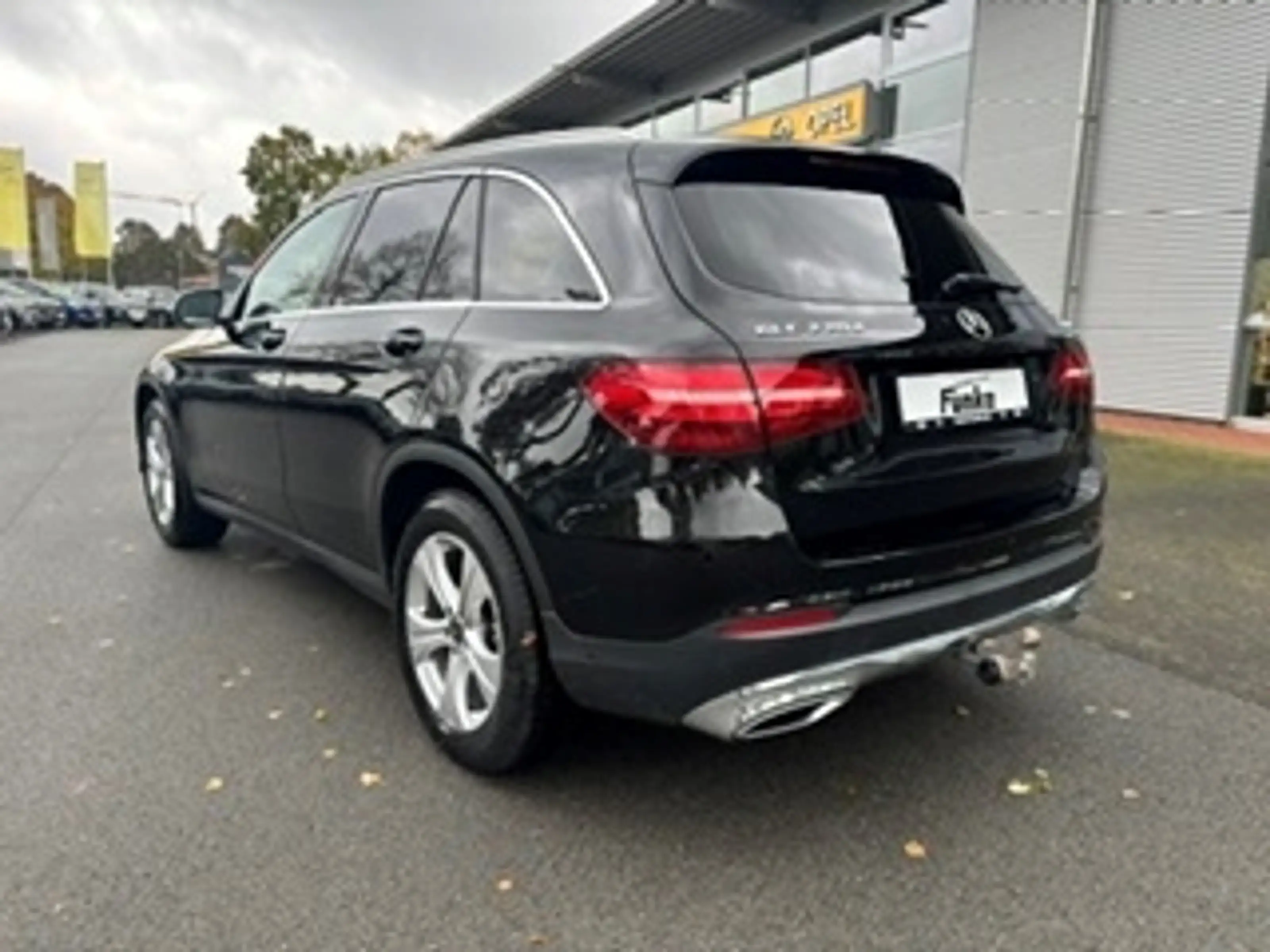 Mercedes-Benz GLC 220 d 4Matic AHK-klappbar Navi LED El. Heckklappe Mehr — photo 3