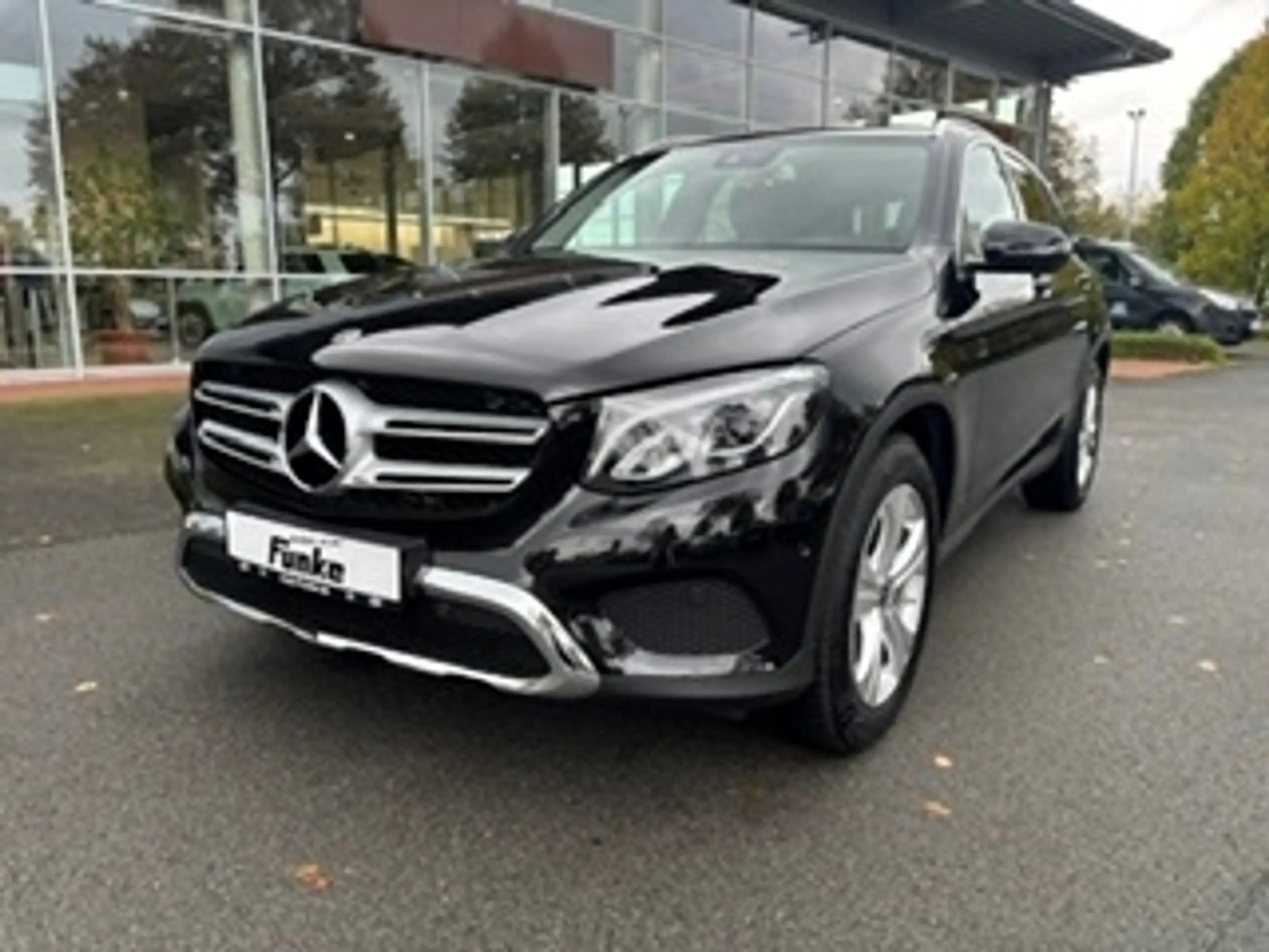 Mercedes-Benz GLC 220 d 4Matic AHK-klappbar Navi LED El. Heckklappe Mehr