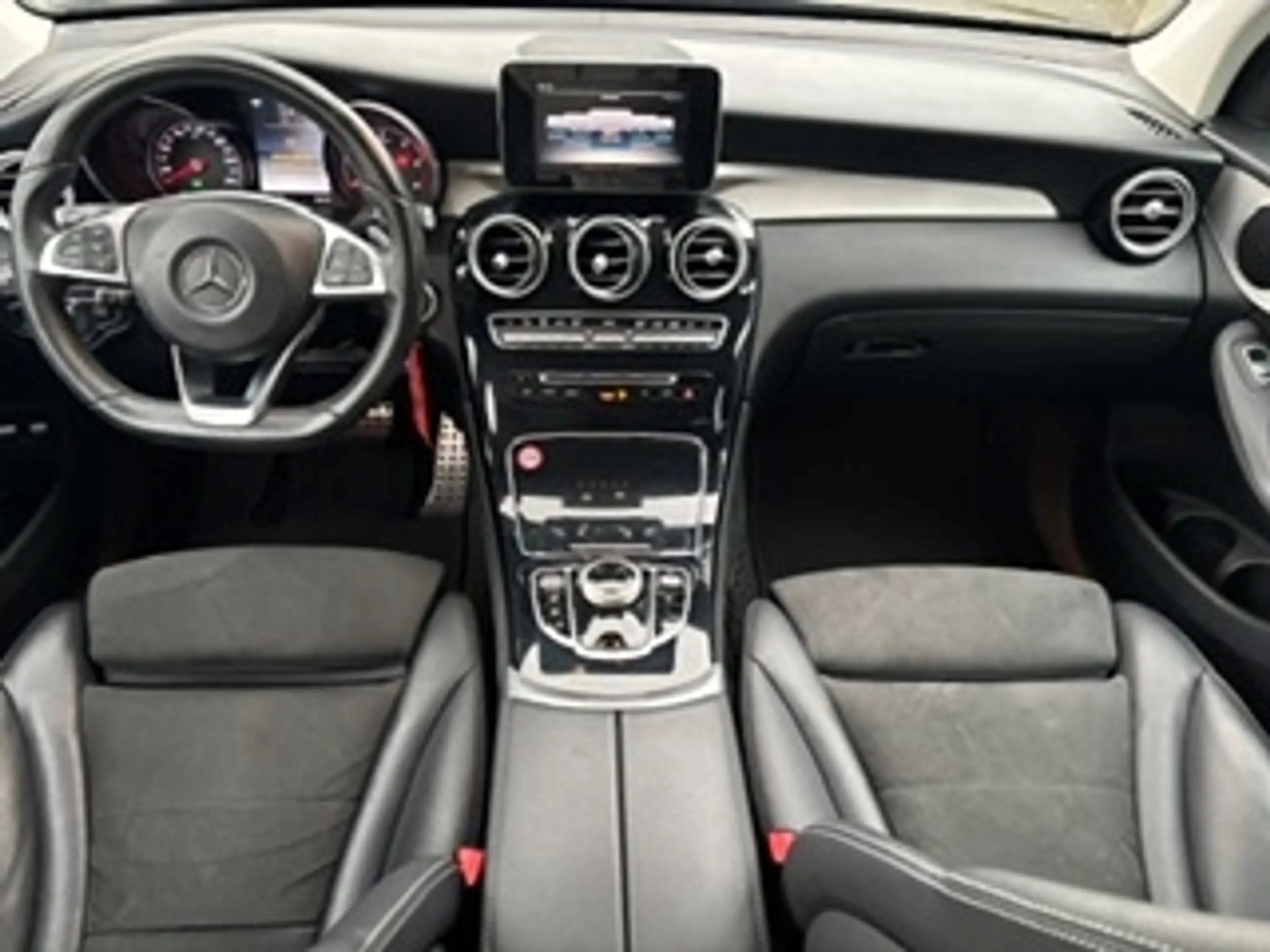 Mercedes-Benz GLC 220 d 4Matic AHK-klappbar Navi LED El. Heckklappe Mehr — photo 4