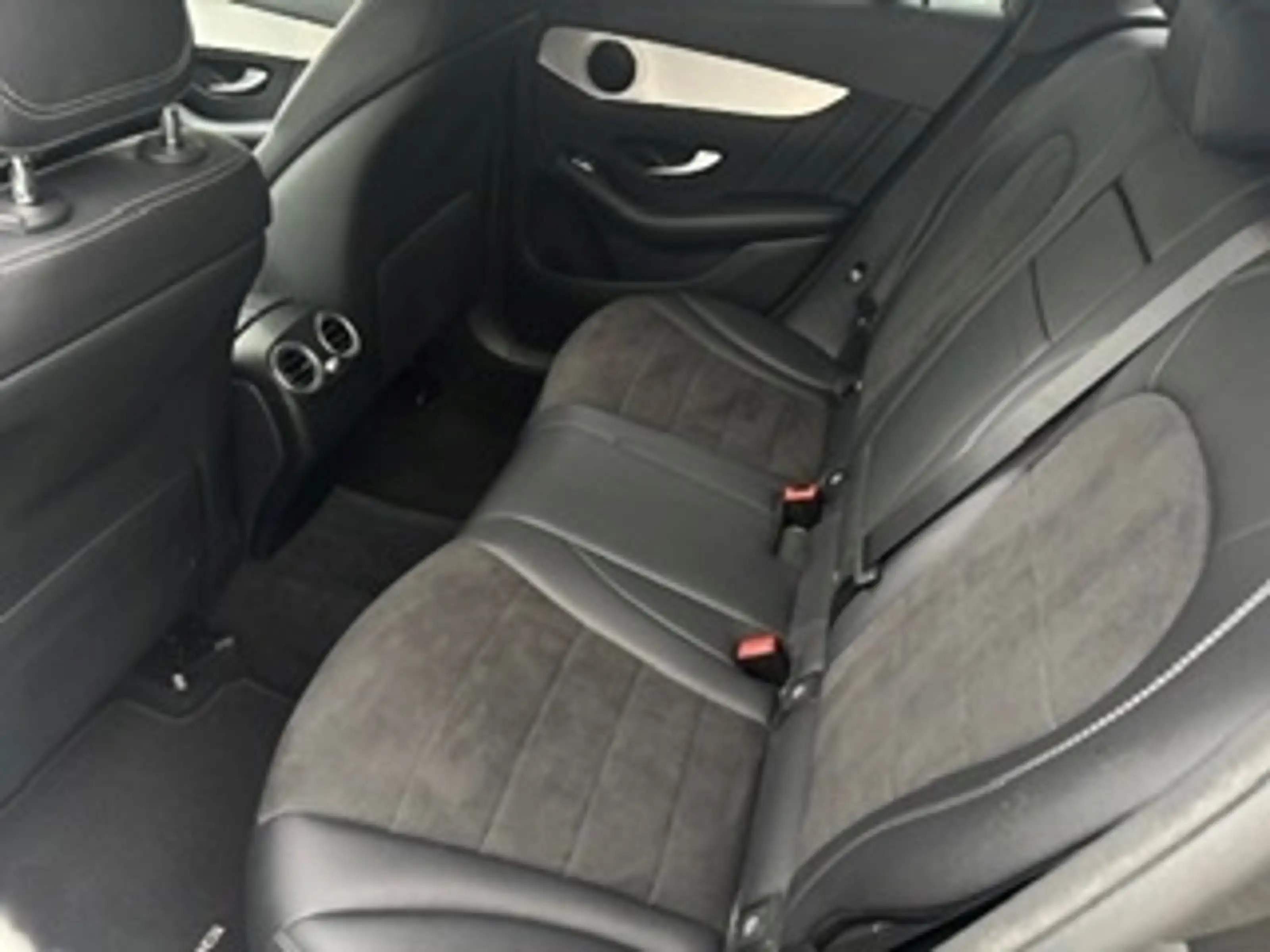 Mercedes-Benz GLC 220 d 4Matic AHK-klappbar Navi LED El. Heckklappe Mehr — photo 5